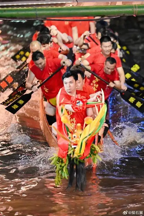 龙船竞渡狂飙不止，英雄联盟赛事版图掀起珠江争霸浪潮